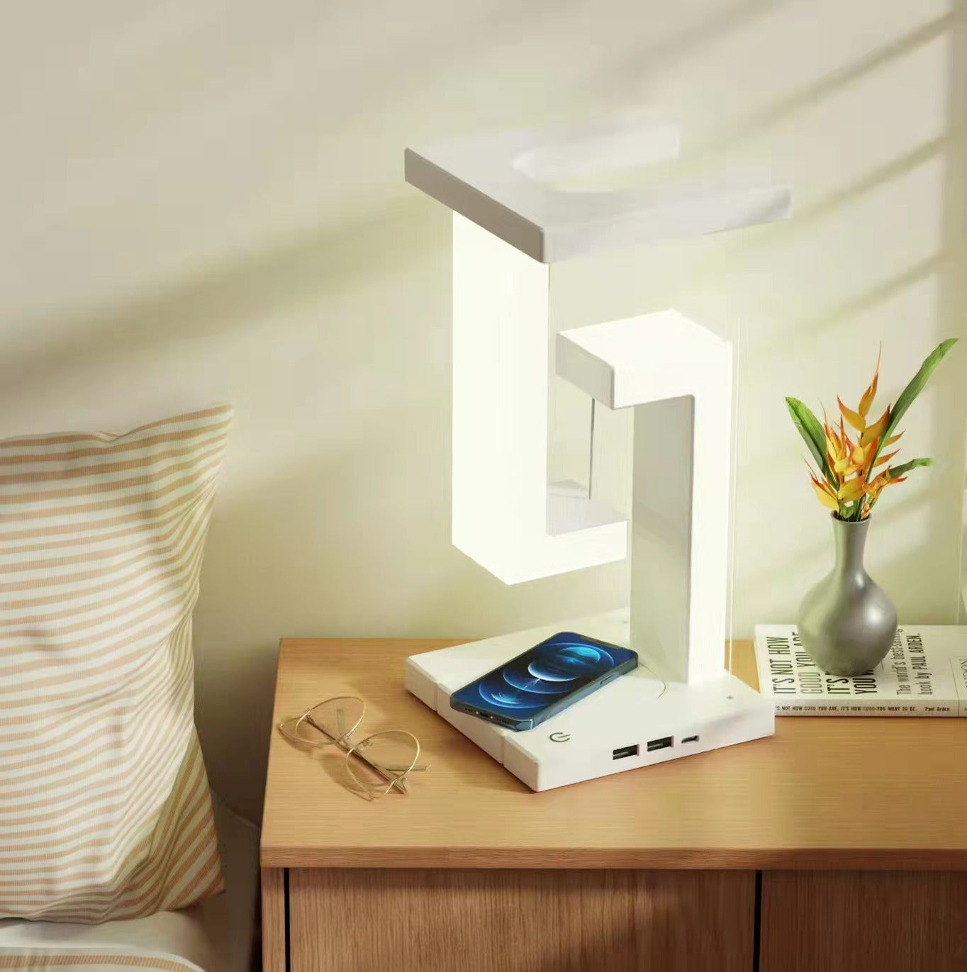 Smartphone Wireless Charging Table Lamp Elegant